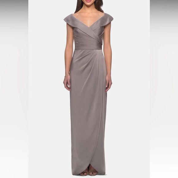 La Femme Dresses & Skirts - LA FEMME
Ruched Long Jersey Dress